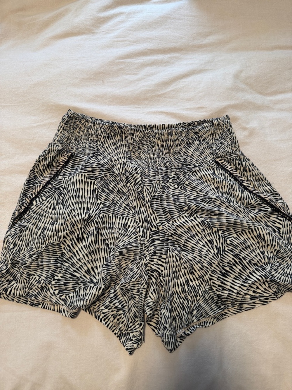 Women's Black & White Patterned Elastic-Waist Shorts